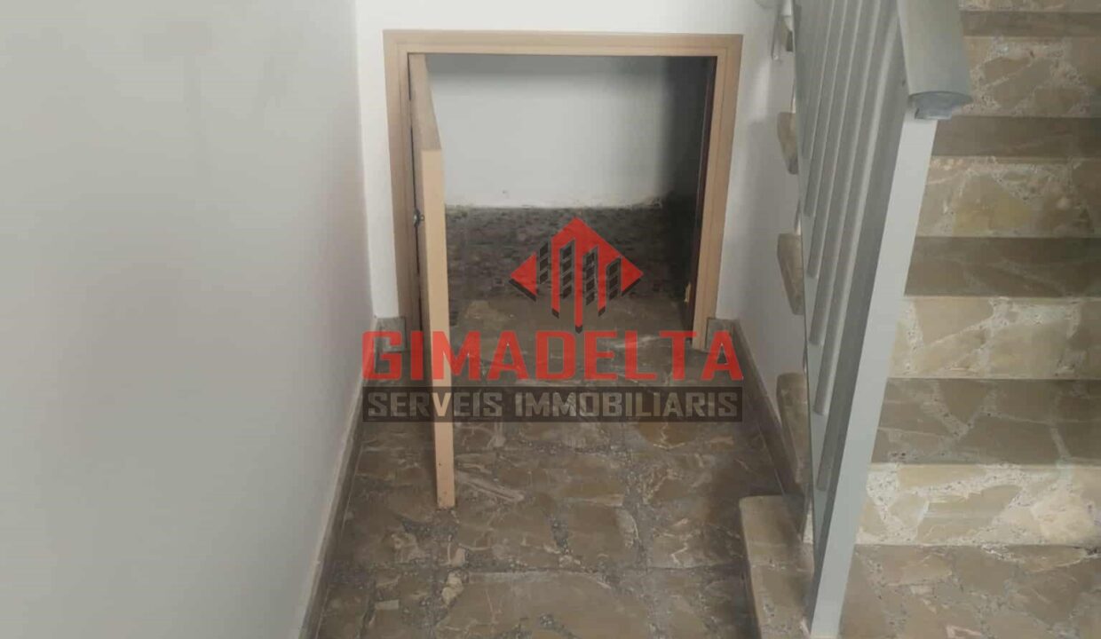 PUJANT D'ESCALES (I)