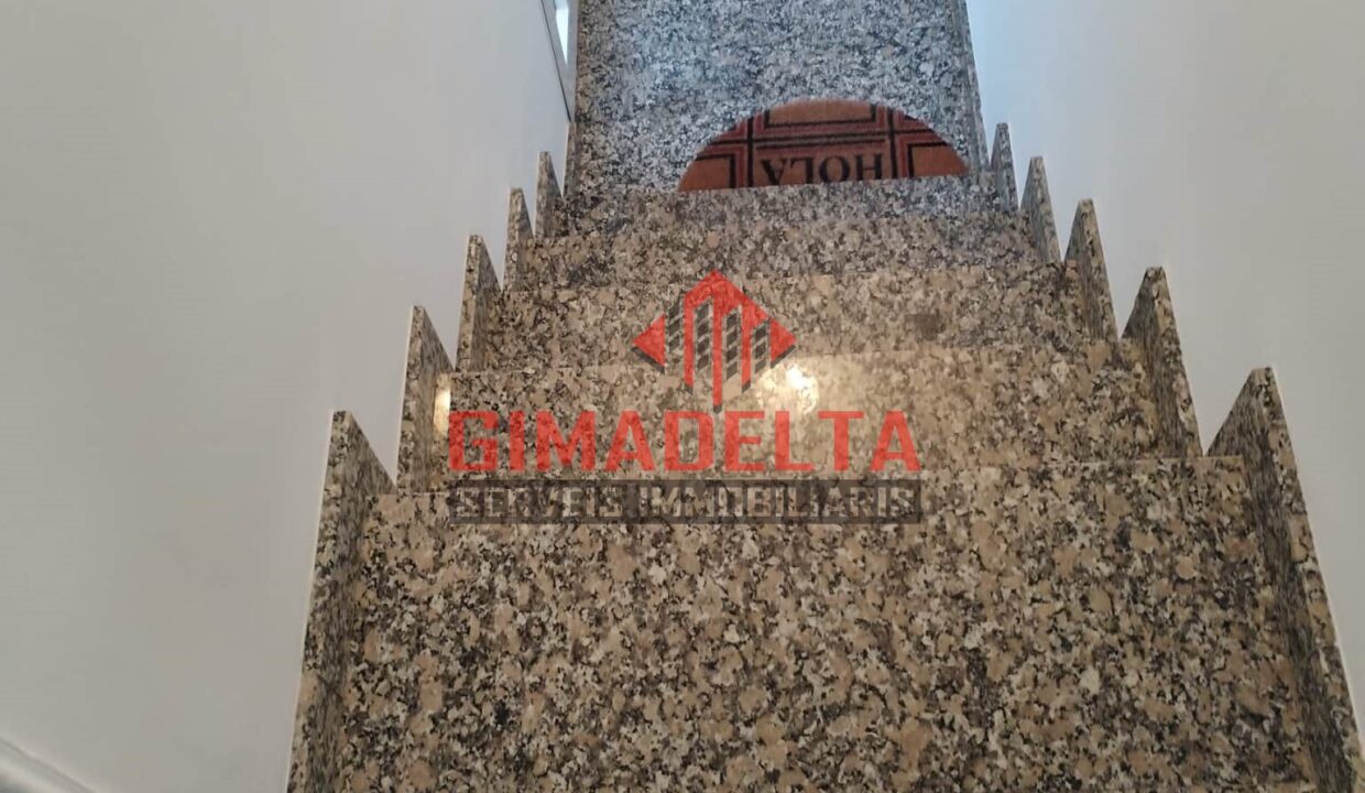 PUJANT D'ESCALES (I)